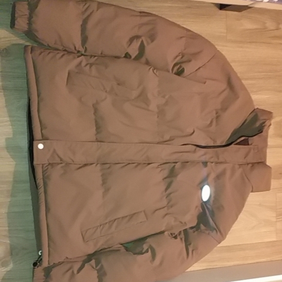 Puffer jacket very comfortable and warm to wear - Picture 1 of 3